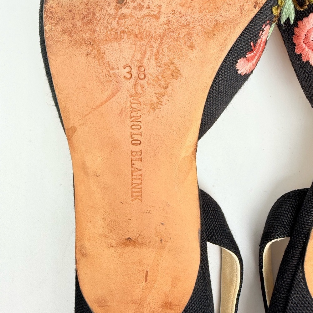 Manolo Blahnik Vilido Black Multicolor floral Embroidered slingback pumps EU 38 - Picture 9 of 9